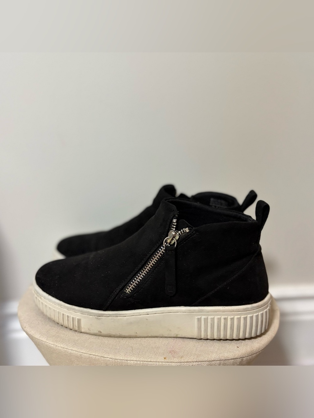 Chaps Black Suede Chukka Boots with White Sole (US 7)